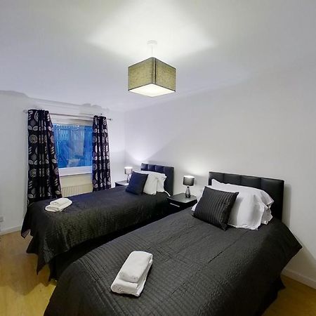 אברדין Orange Town House - Shaw Road, Only 6 Minutes To City Centre מראה חיצוני תמונה